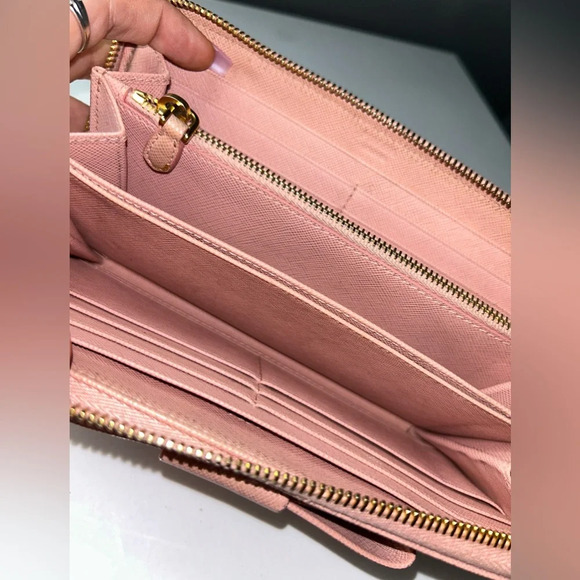 Prada Saffiano Pink Bow Zippy long wallet in Box - Picture 3 of 11